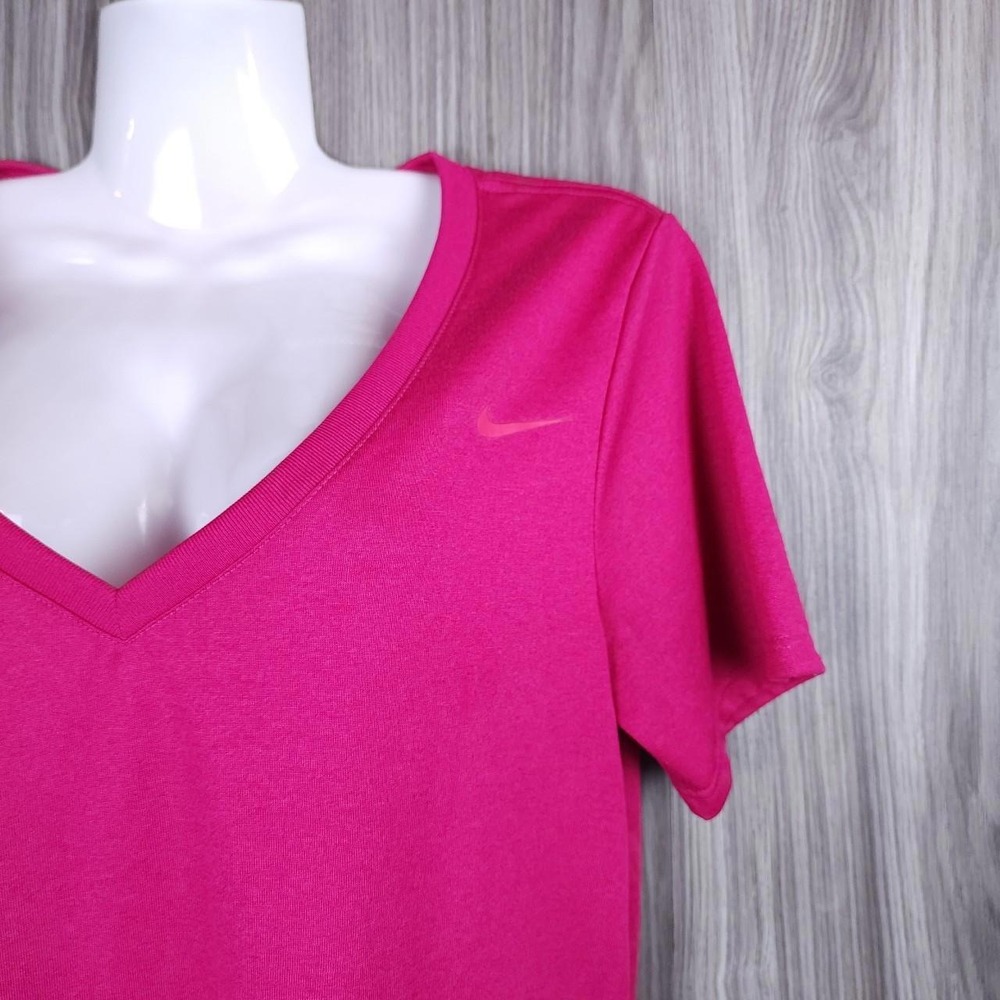 Nike Dri-Fit The Nike Tee Athletic Cut V-Neck Tshirt Size Small - Picture 2 of 4